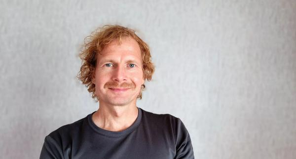 Фитнес дома: тренировка на проблемные места на полу (видео)