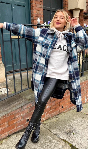 С чем носить пальто-рубашку: стильные образы с рубашкой-пальто – фото и видео